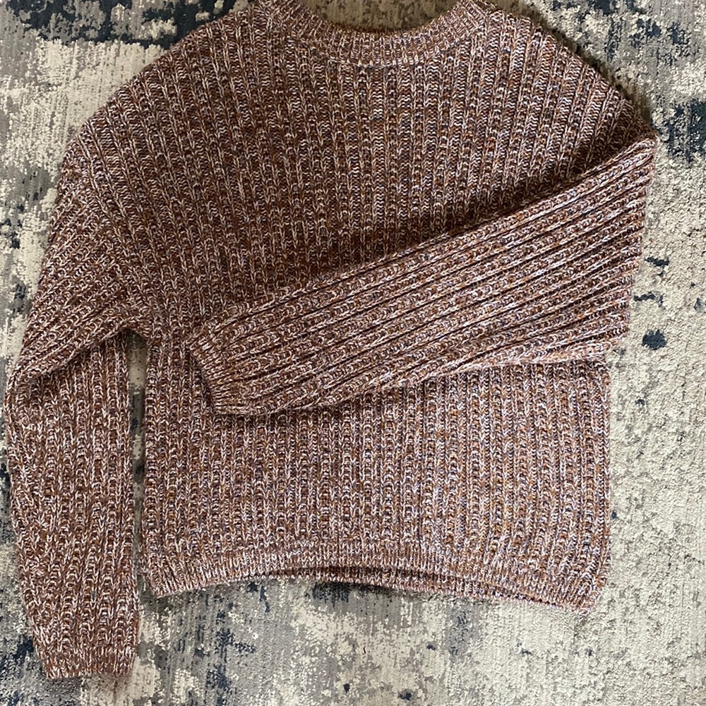 Size Large universal Thread sweater!